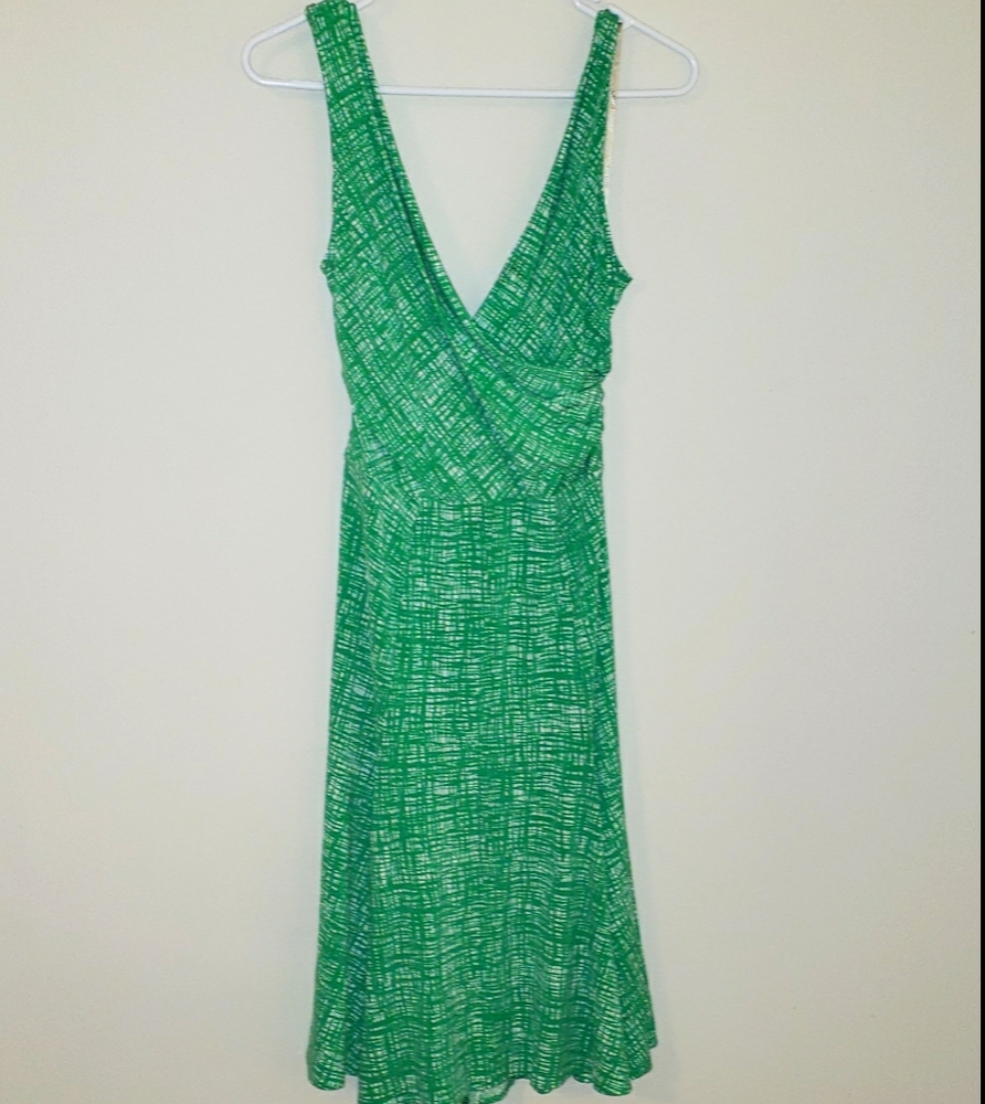 BCBG brunch V neck dress